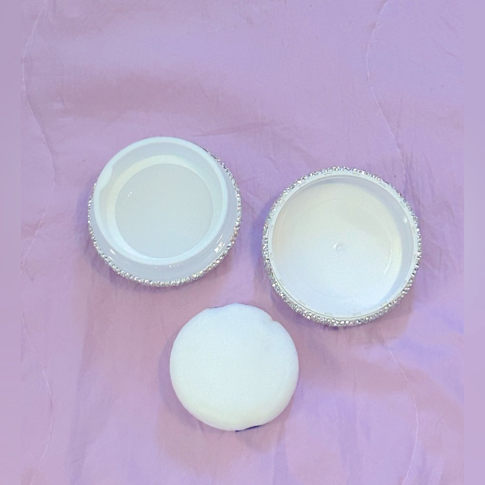 Hello Kitty Powder Case - Picture 3 of 4